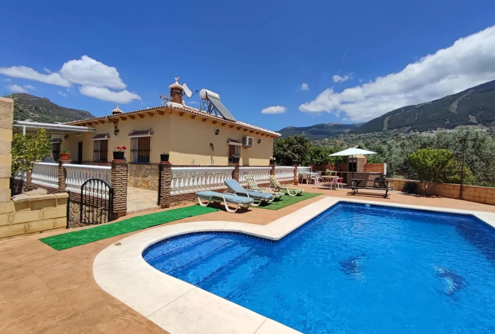 Los Olivos Málaga 0*,